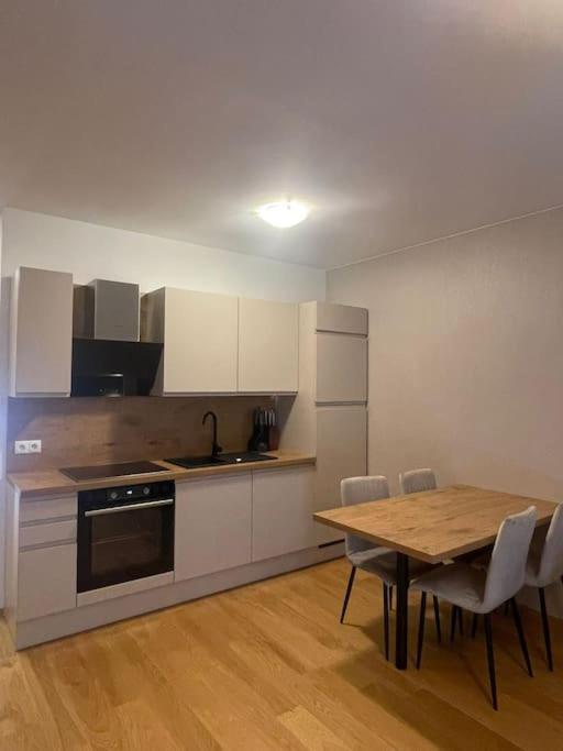 New Central Apartments Westbahnhof Vienna Luaran gambar