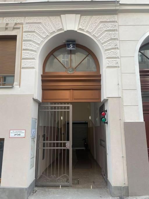 New Central Apartments Westbahnhof Vienna Luaran gambar