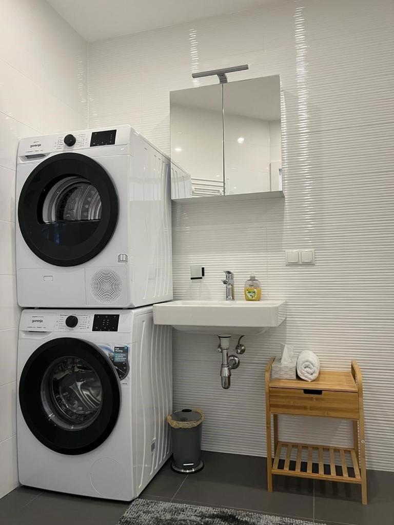 New Central Apartments Westbahnhof Vienna Luaran gambar