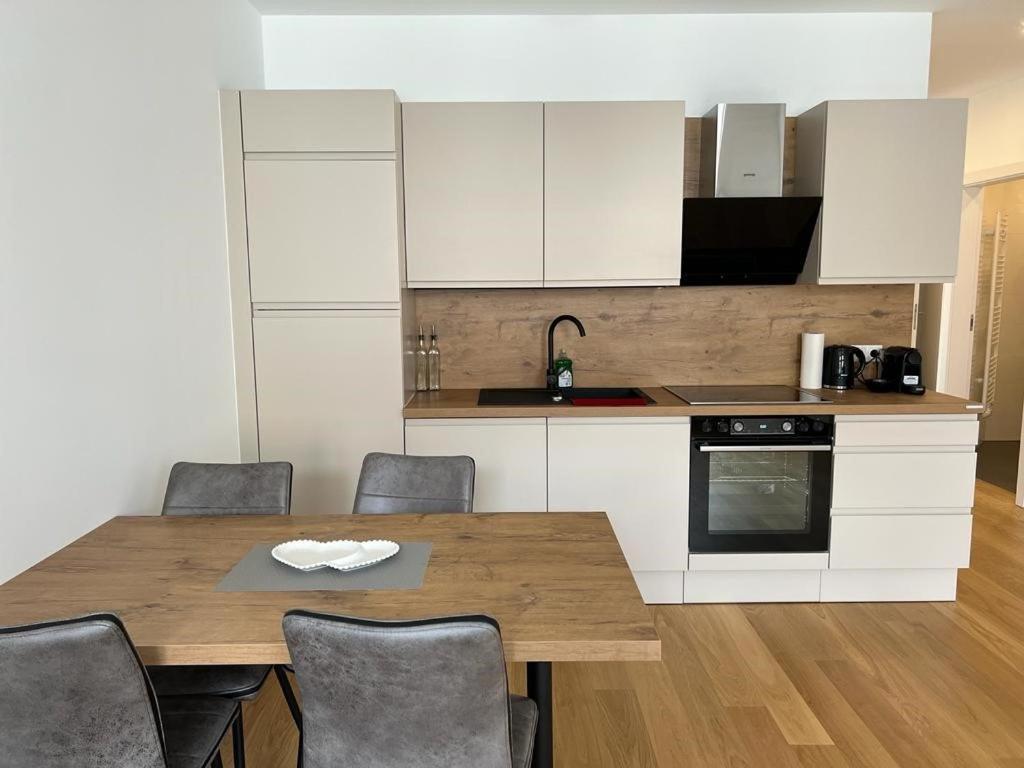 New Central Apartments Westbahnhof Vienna Luaran gambar